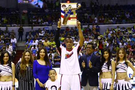 PBA: Abueva nabs Best Player of the Conference award.